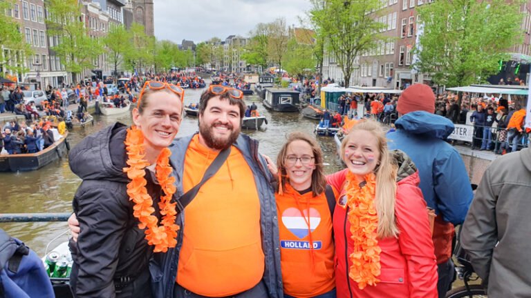 King’s Day Outfits to Rule the Streets in Orange Style